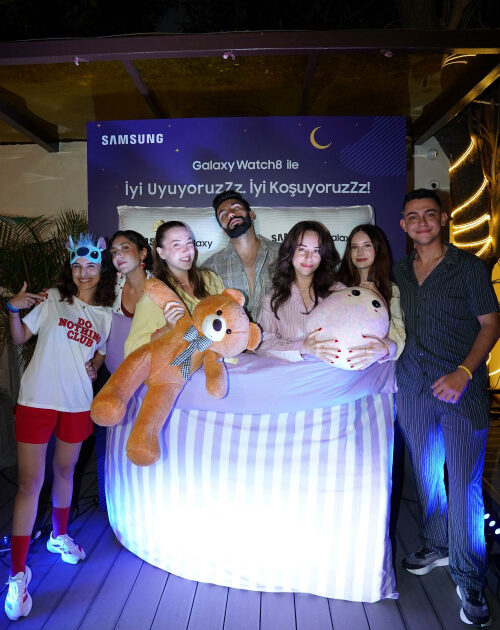 “Galaxy Watch8 ile koşuyoruzZz” Etkinliği İçin Yüzlerce Genç Pijamalarıyla Koştu “Galaxy Watch8 ile koşuyoruzZz” Etkinliği İçin Yüzlerce Genç Pijamalarıyla Koştu