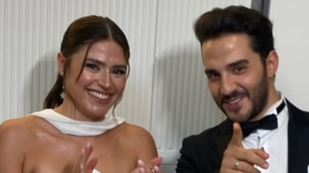 Survivor Ayşe Yüksel nişanlandı! Törenden fotoğraflar yayınladı Survivor Ayşe Yüksel nişanlandı! Törenden fotoğraflar yayınladı