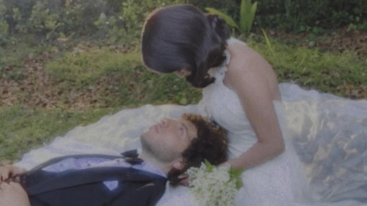 Selena Gomez ile Benny Blanco evlendi! Gelinliği yorum aldı Selena Gomez ile Benny Blanco evlendi! Gelinliği yorum aldı