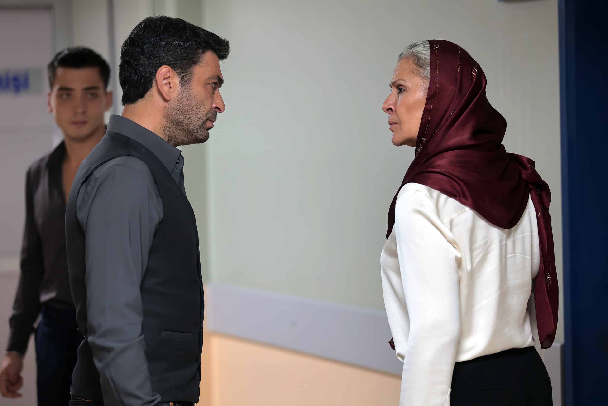 Uzak Şehir 30. Bölümüyle Mine’nin ölümü Sadakat’in elinden oldu! Cihan şok gerçekle yüzleşti: Boran Albora yaşıyor! Uzak Şehir 30. Bölümüyle Mine’nin ölümü Sadakat’in elinden oldu! Cihan şok gerçekle yüzleşti: Boran Albora yaşıyor!