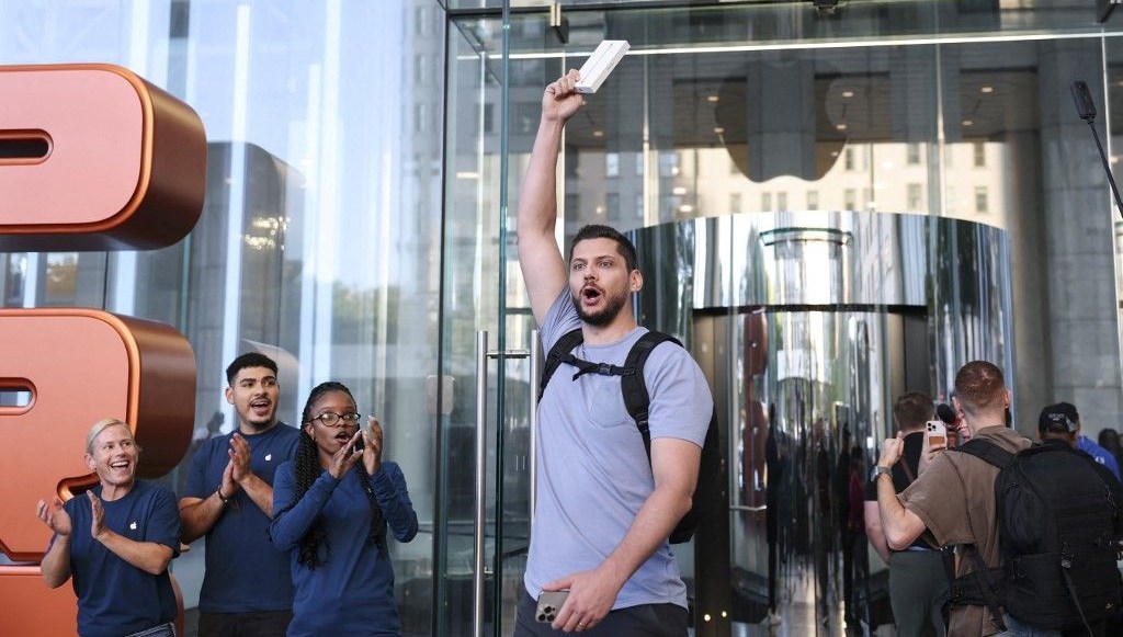 iPhone 17 satışa çıktı