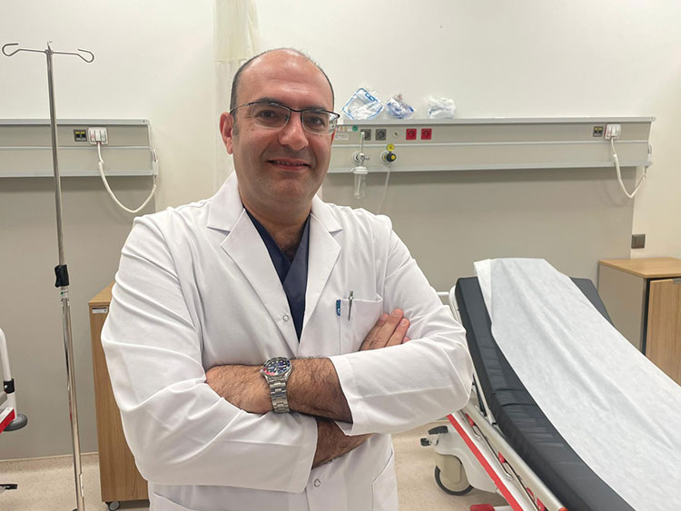 Yemek borusuna takılan 4 santimetrelik kemik endoskopiyle çıkarıldı