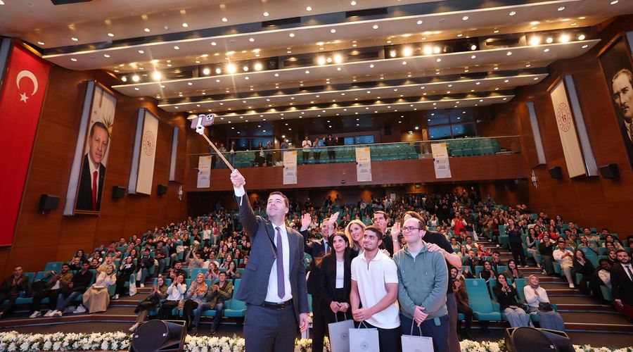 Tıp fakültesi öğrencileri Ankara’daki zirvede buluştu Tıp fakültesi öğrencileri Ankara’daki zirvede buluştu