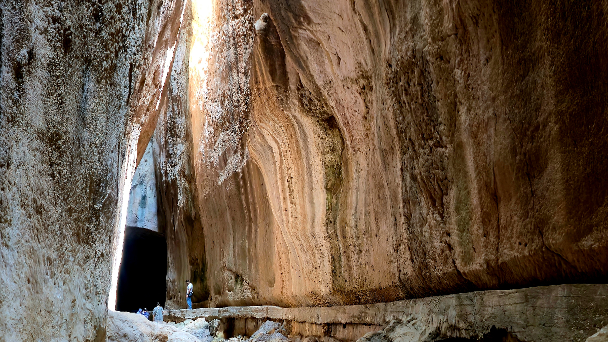 Hatay’da bin esirin yaptığı Titus Tüneli ile Beşikli Mağara ziyaretçilerin ilgisini çekiyor