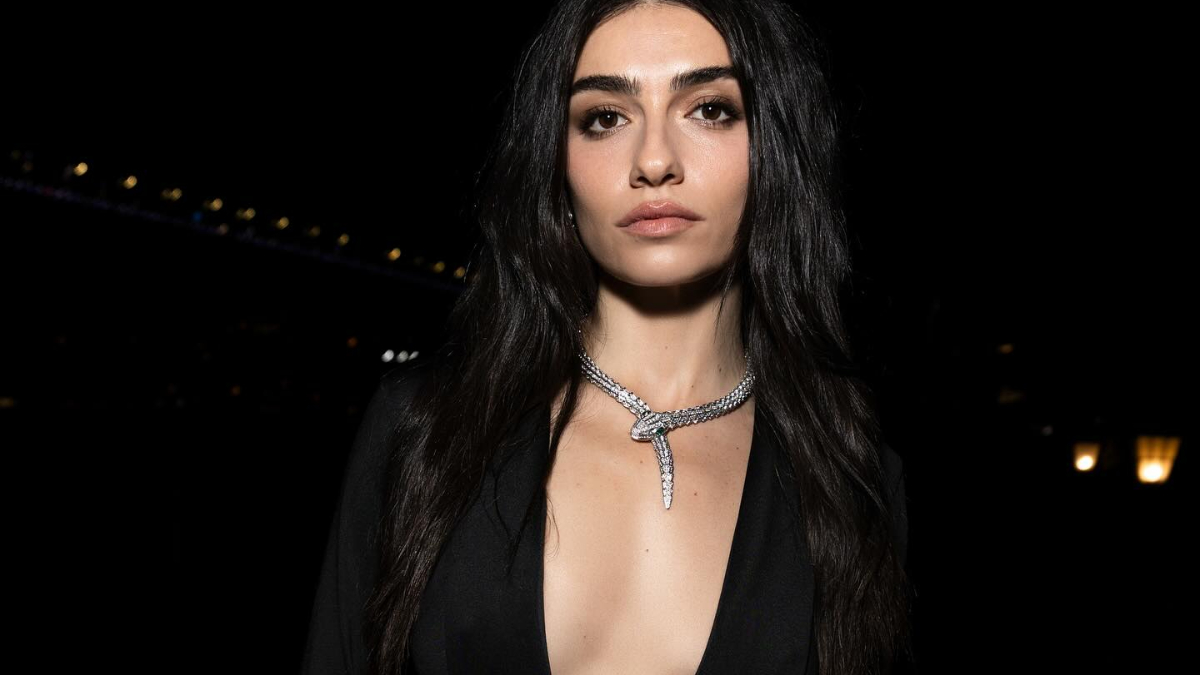 İnci Taneleri’nin yıldızı Hazar Ergüçlü’nün leopar tarzı! Pozuna yorum yağdı