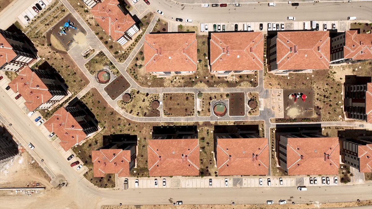 Eskişehir’de TOKİ ile hayaller gerçekleşti: Vatandaşlar güvenli yuvalarına kavuştu Eskişehir’de TOKİ ile hayaller gerçekleşti: Vatandaşlar güvenli yuvalarına kavuştu