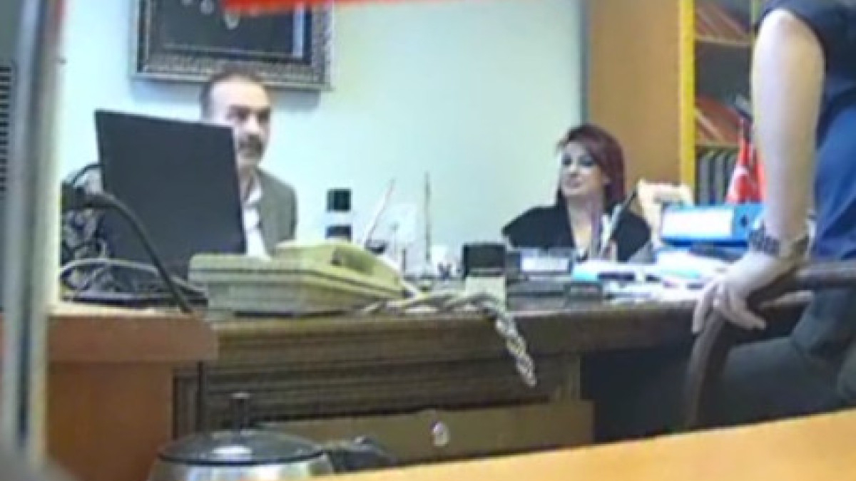 Savcıyı tehdit davasında 5 sanık tahliye edildi Savcıyı tehdit davasında 5 sanık tahliye edildi