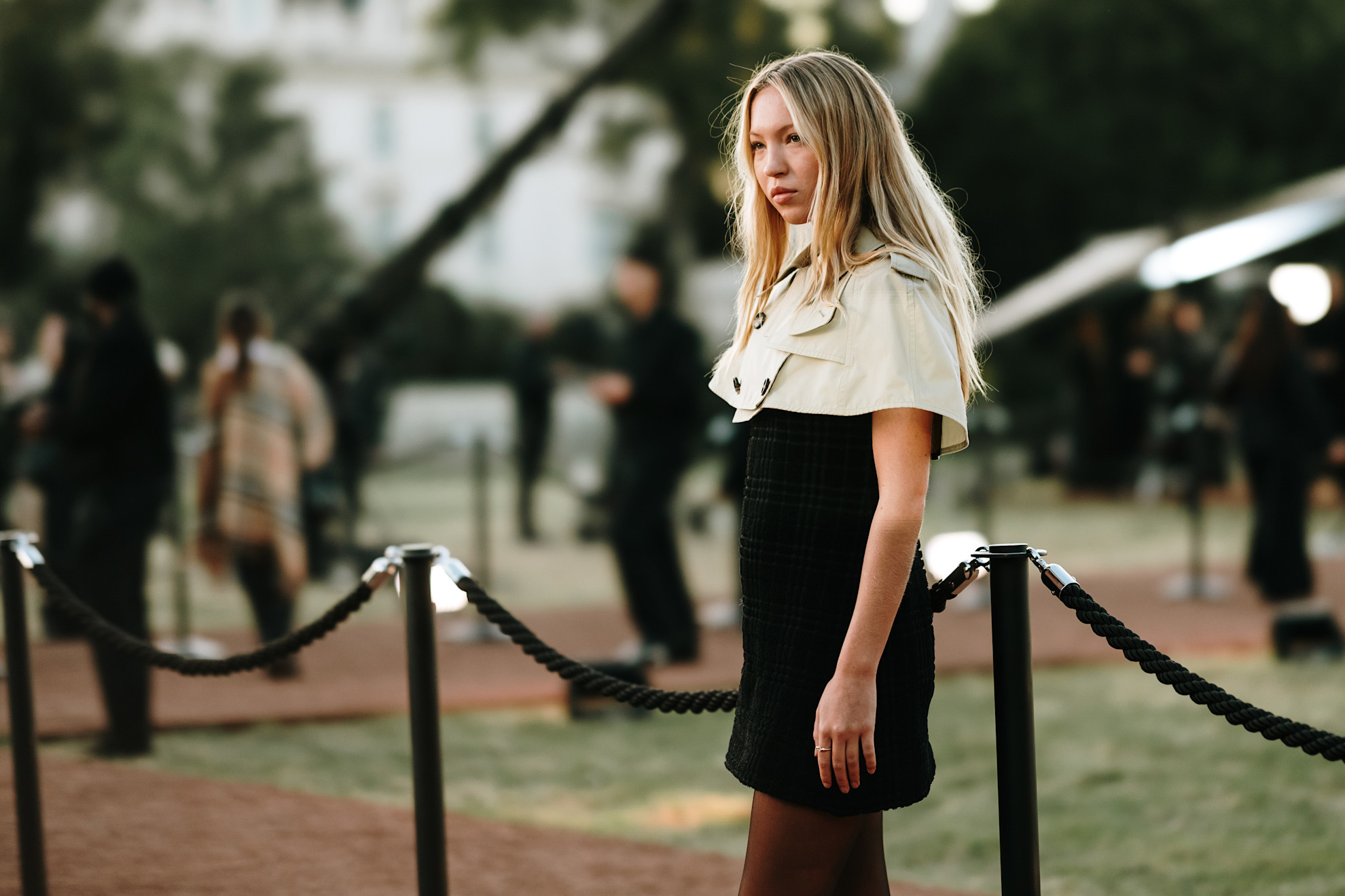 Pelerin Formu ile Güçlü Siluetler Pelerin Formu ile Güçlü Siluetler