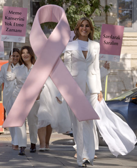 Estée Lauder Companies Türkiye ve Pembe İzler Kadın Kanserleri Derneği’nden Meme Kanseri Farkındalığı Estée Lauder Companies Türkiye ve Pembe İzler Kadın Kanserleri Derneği’nden Meme Kanseri Farkındalığı