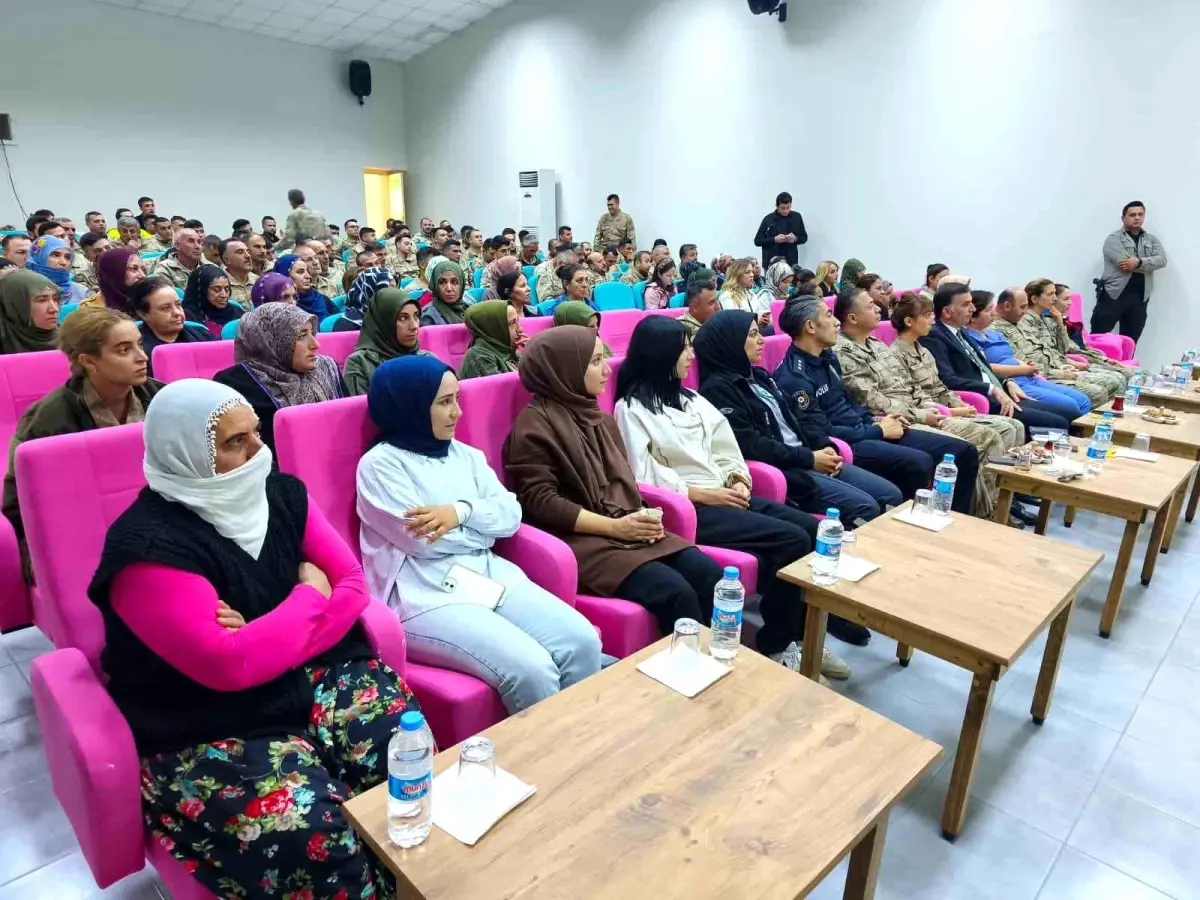 Tunceli’de Kadına Yönelik Şiddetle Mücadele Programı Düzenlendi Tunceli’de Kadına Yönelik Şiddetle Mücadele Programı Düzenlendi