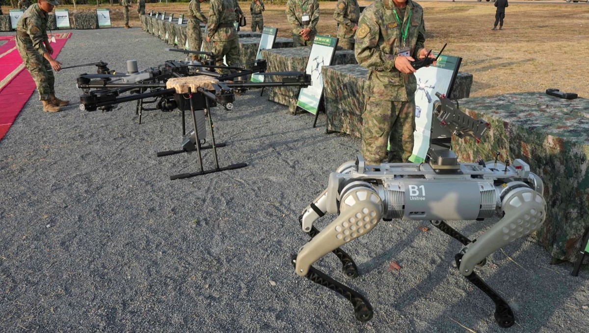 Çin savaş alanını yeniden tasarlıyor: Orduda yapay zeka kullanımı Çin savaş alanını yeniden tasarlıyor: Orduda yapay zeka kullanımı