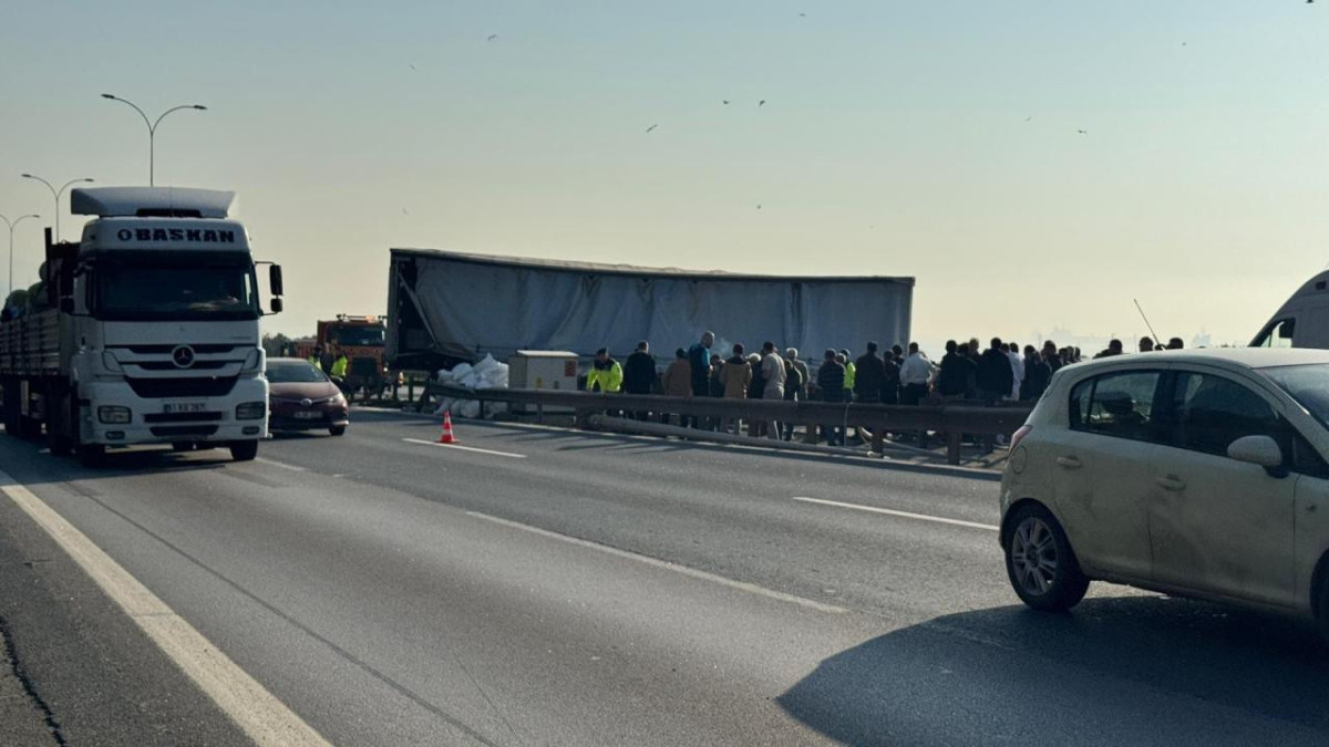 Anadolu Otoyolu’nun Ankara İstikameti Ulaşıma Kapandı Anadolu Otoyolu’nun Ankara İstikameti Ulaşıma Kapandı