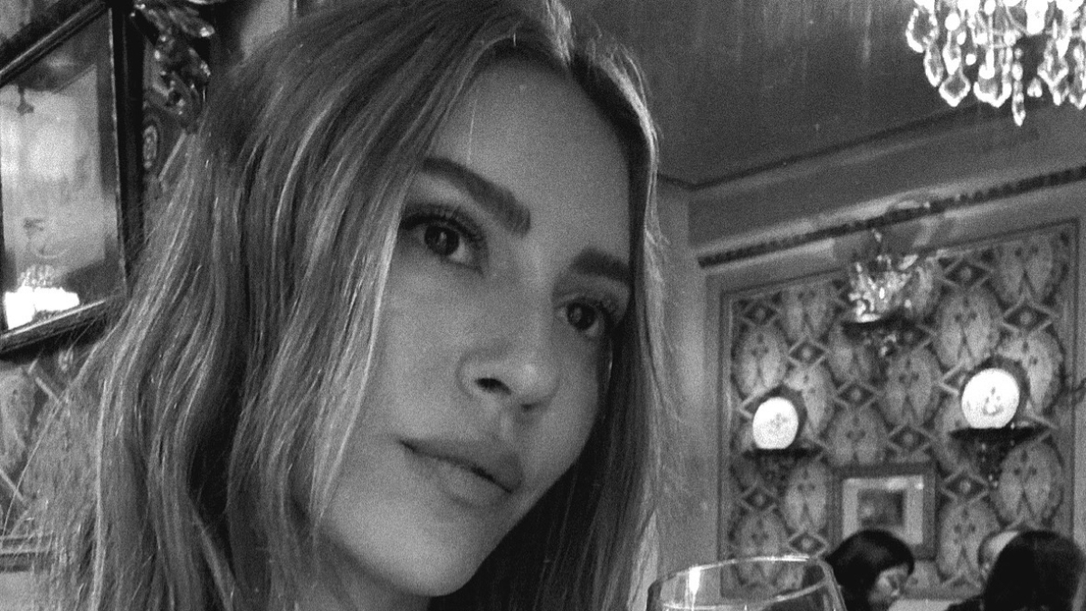 Sinem Kobal’ın siyah-beyaz pozları sosyal medyada ilgi gördü