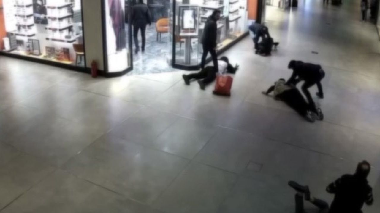 Ataşehir AVM’lerinde Hırsızlık Operasyonu: 1 Milyon TL… Ataşehir AVM’lerinde Hırsızlık Operasyonu: 1 Milyon TL…