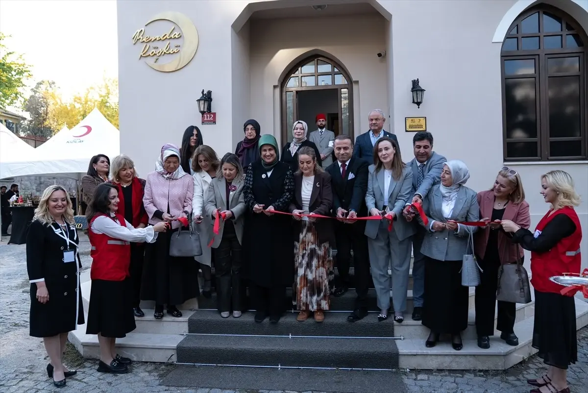 Türk Kızılay, Cumhuriyetin Güçlü Kadınlarını Sergiledi Türk Kızılay, Cumhuriyetin Güçlü Kadınlarını Sergiledi